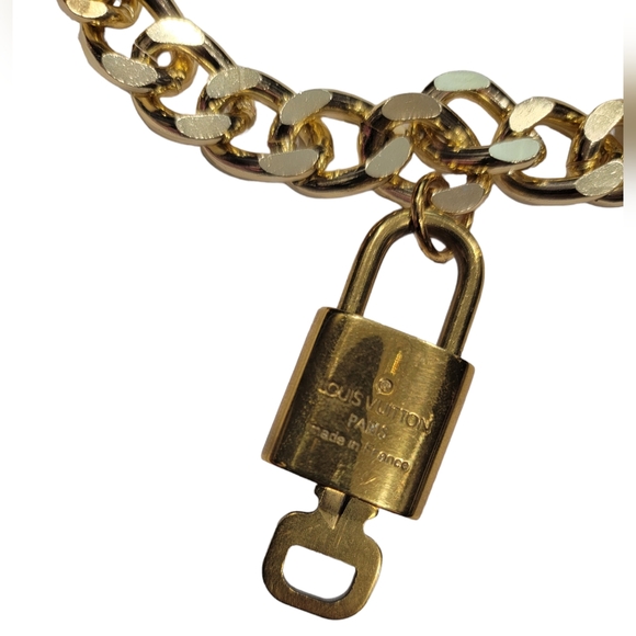 #321 AUTHENTIC Louis Vuitton Lock+ 1 Key Comes with unbranded Chain - Picture 2 of 4